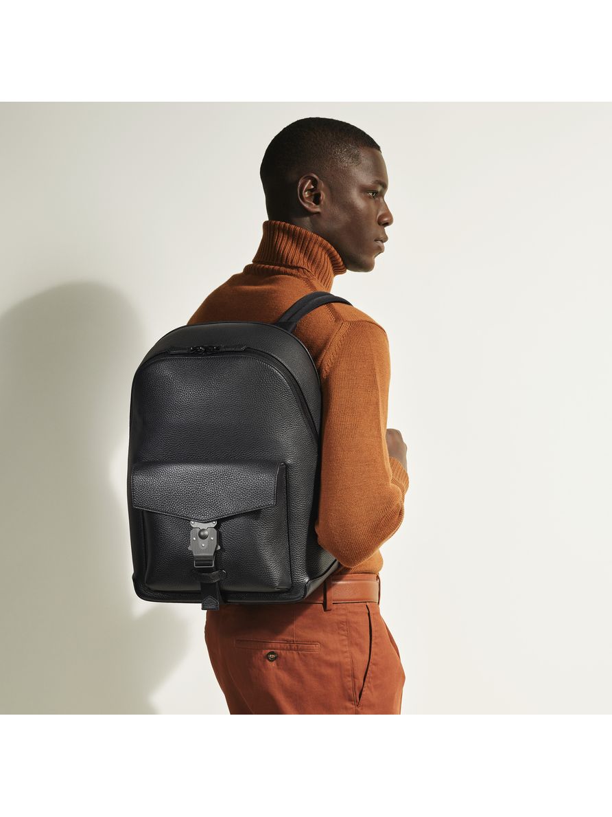 Mochila de Couro com Fivela Mlock 4810
